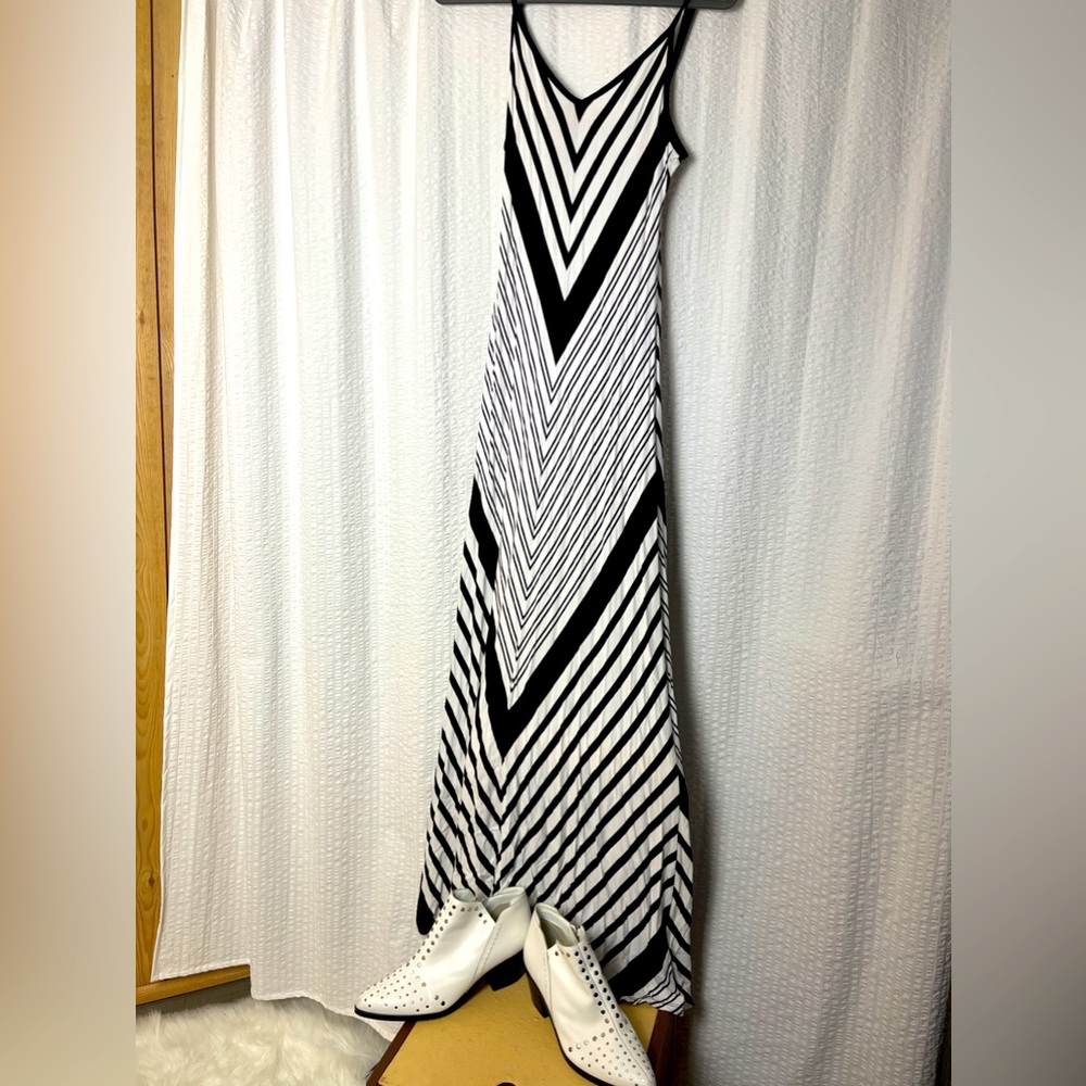 GUESS Black and White Chevron Maxi Sundress US M